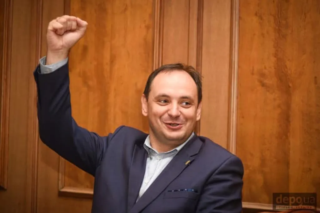 Скандал у Франківську: мер Марцінків подякував молоді за спробу зірвати відкриття ЛГБТК+ центру