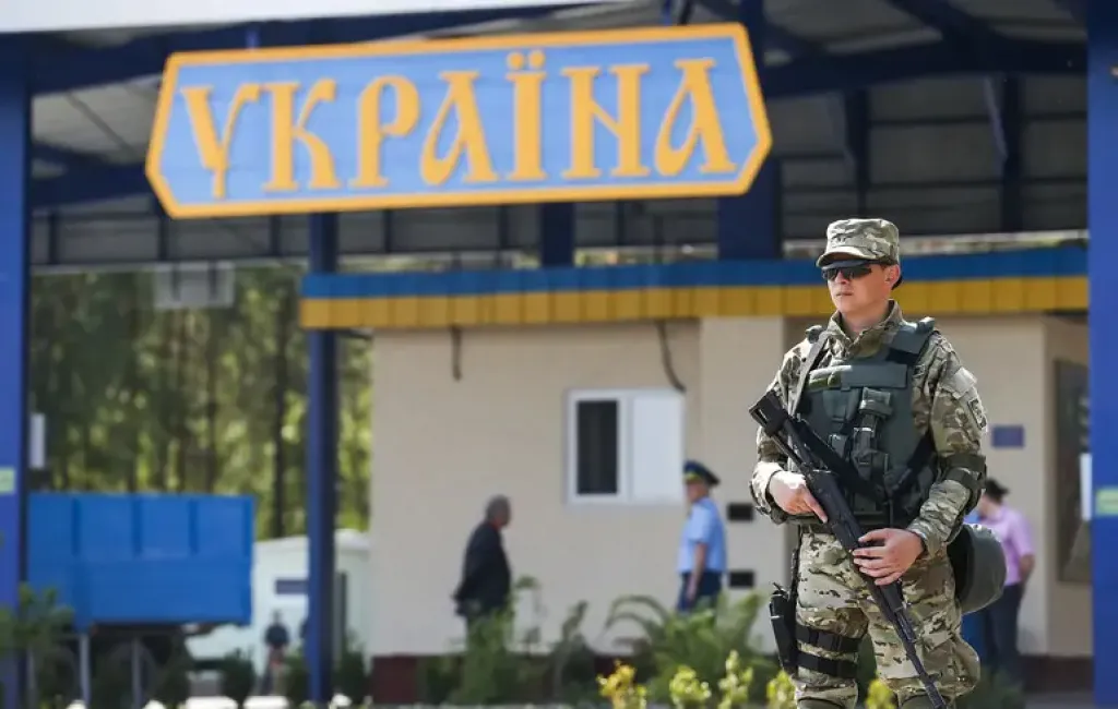 Уряд дозволив виїзд за кордон чоловікам від 18 до 22 років під час воєнного стану