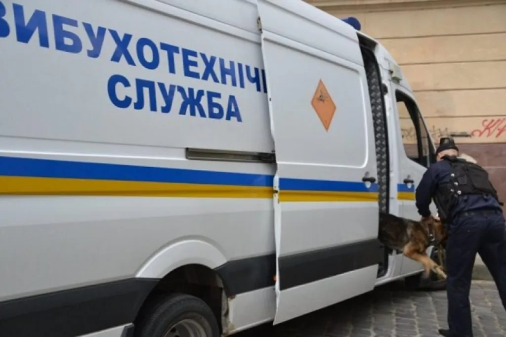 У Івано-Франківську перевіряють повідомлення про замінування трьох університетів