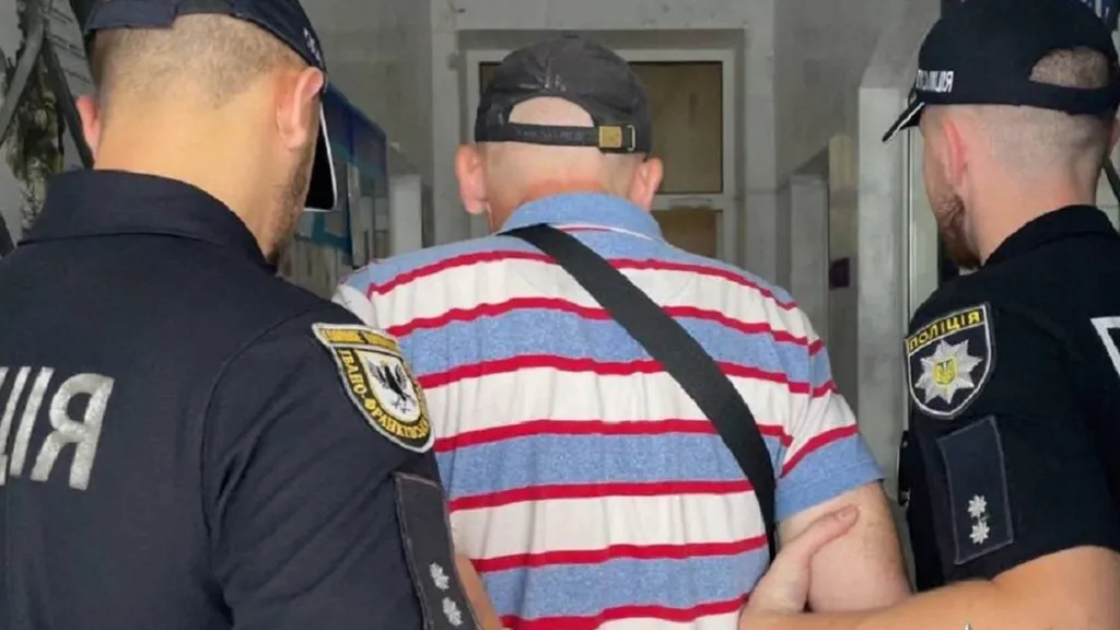 У Франківську затримали чоловіка, який пограбував 15-річну дівчину в автобусі
