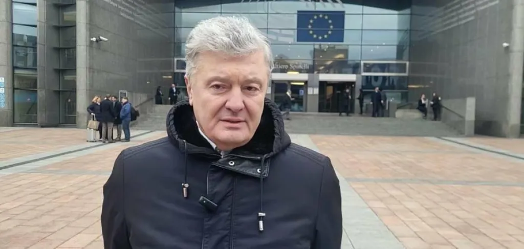 Петра Порошенка помітили під час прогулянки Івано-Франківськом