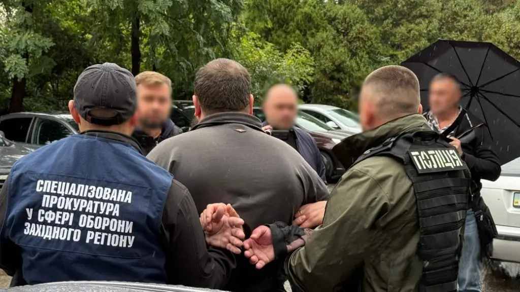У Франківську затримали екс-медика, який продавав фіктивні довідки про інвалідність