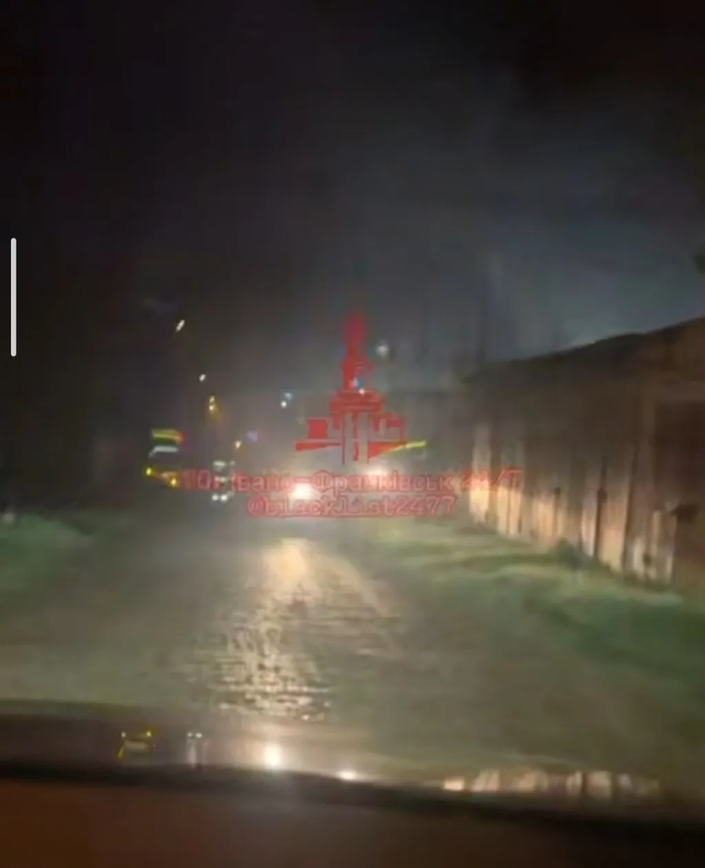В Івано-Франківську вибух спричинив масштабну пожежу в гаражному кооперативі