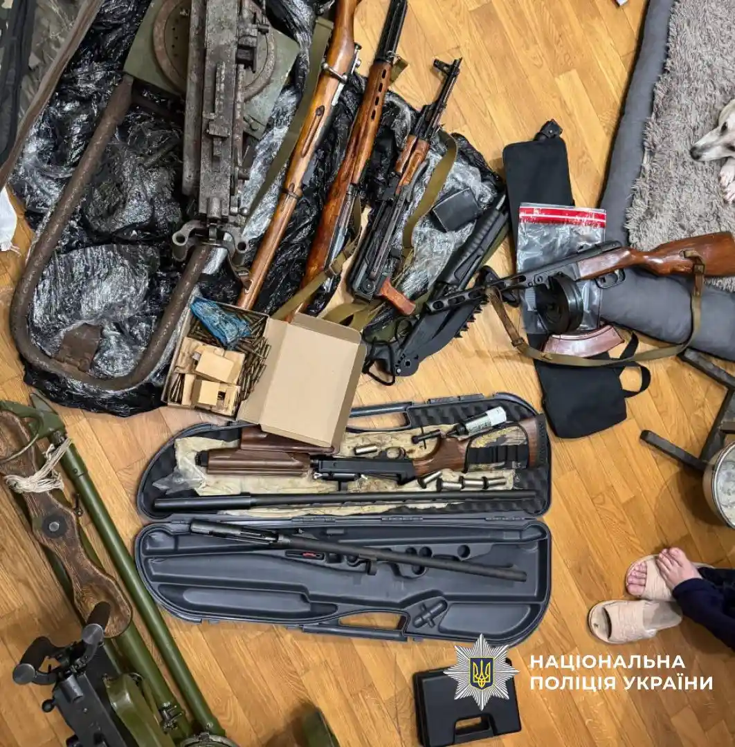 У Франківську затримали 65-річного чоловіка з арсеналом зброї та боєприпасів