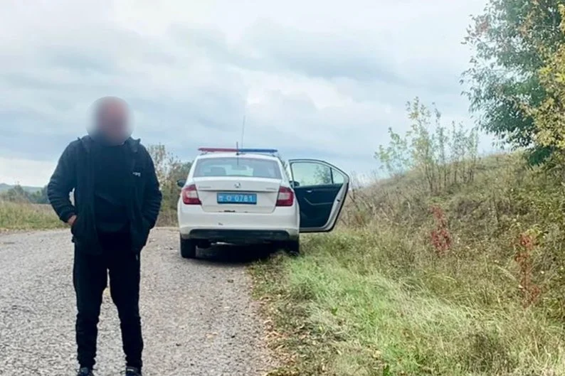 На Прикарпатті чоловік тягнув собаку за автомобілем: тварина у критичному стані