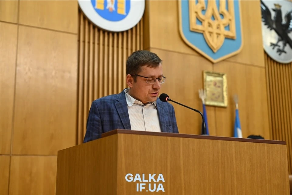 Івано-Франківська міськрада не підтримала підвищення премій для педагогів: «Добре, що хоч грамоти дали»