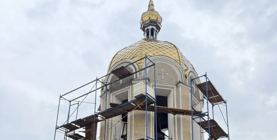На Прикарпатті реставрують столітню дзвіницю: святиня, що пережила війни, отримає нове життя