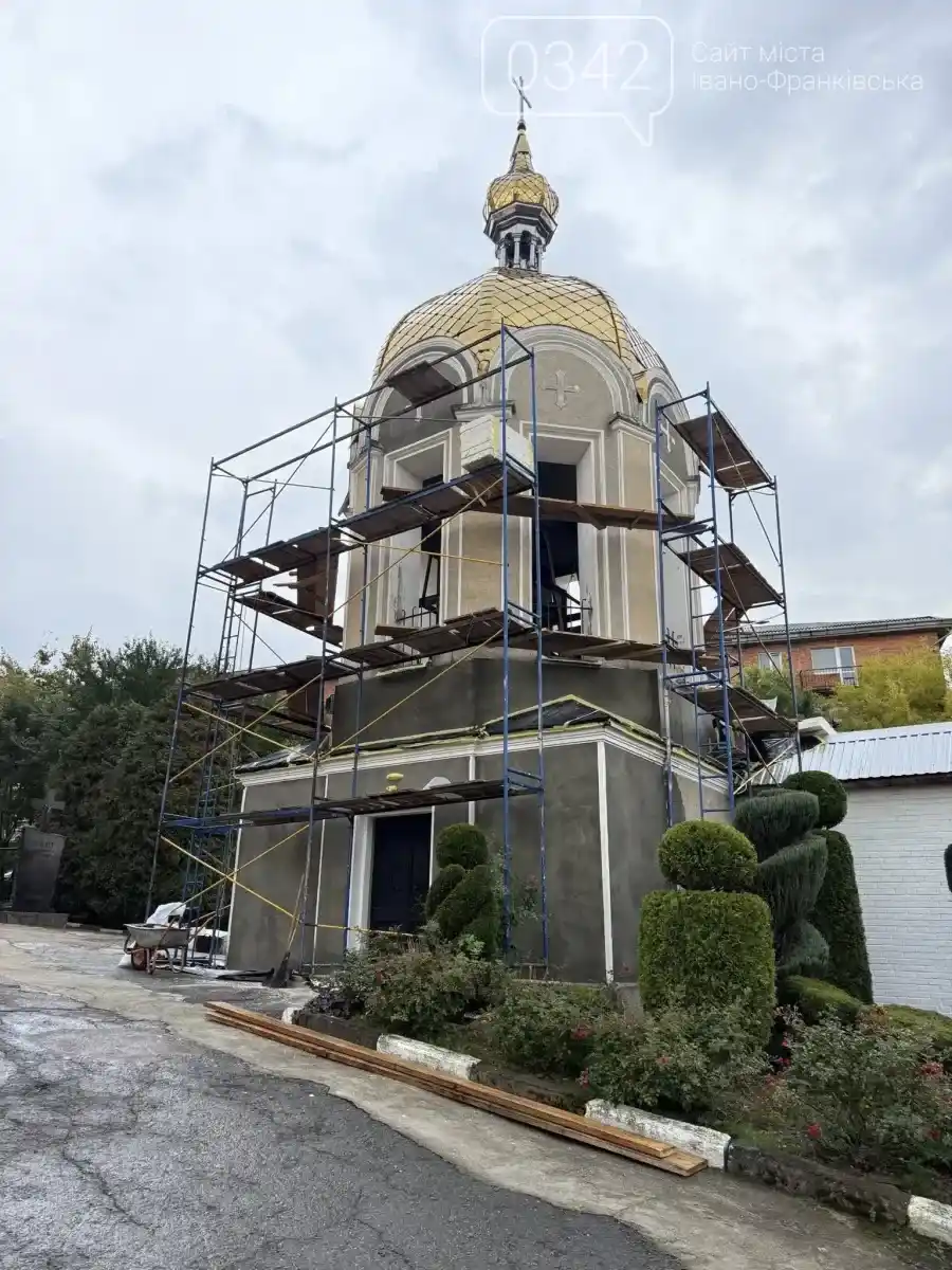 На Прикарпатті реставрують столітню дзвіницю: святиня, що пережила війни, отримає нове життя