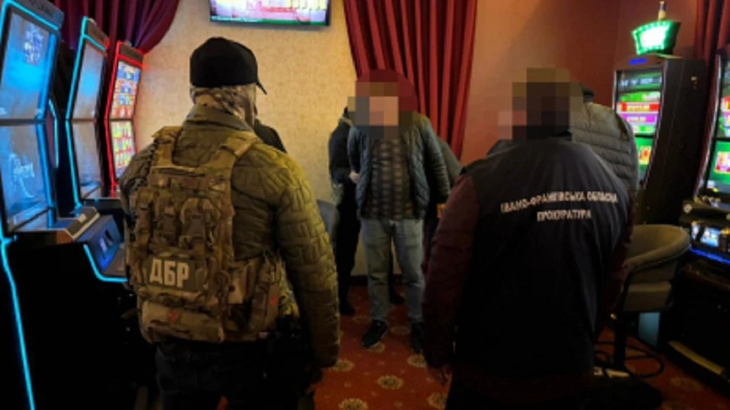 На Івано-Франківщині викрили посадовців міграційної служби, які вимагали гроші від іноземців