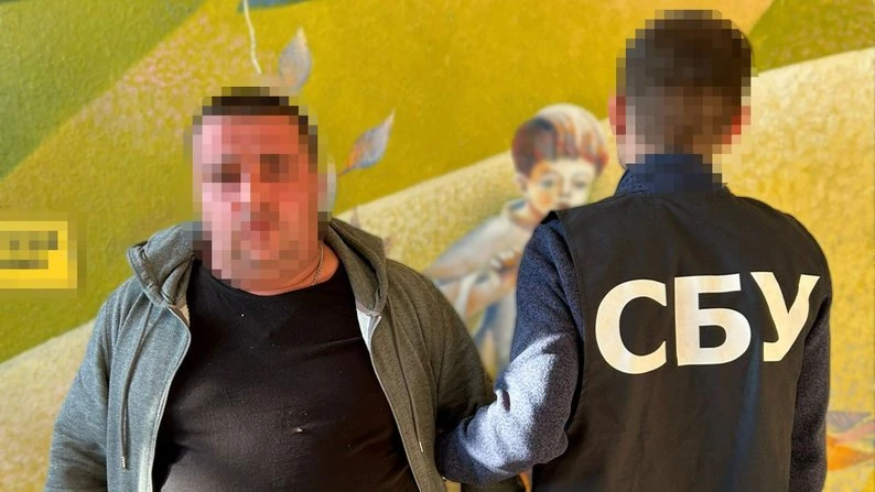 На Прикарпатті затримали групу, яка переправляла чоловіків за кордон під виглядом водіїв міжнародних перевезень