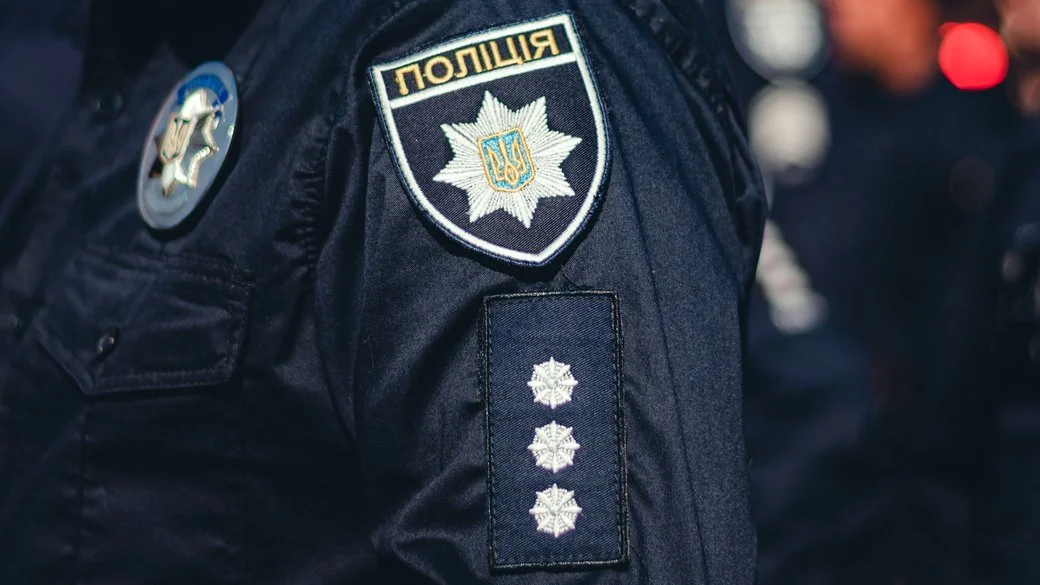 На Івано-Франківщині звільнили двох поліцейських, яких підозрюють у вимаганні хабаря в OnlyFans-моделі