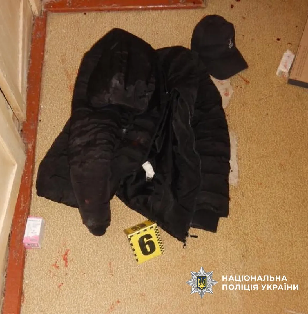 У Франківську чоловік у стані сп’яніння поранив дружину ножем: його затримала поліція