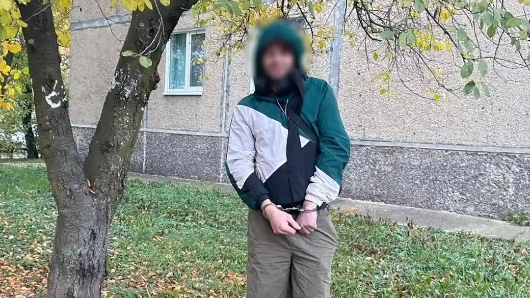 На Прикарпатті затримали чоловіка, який торгував наркотиками та вибухівкою