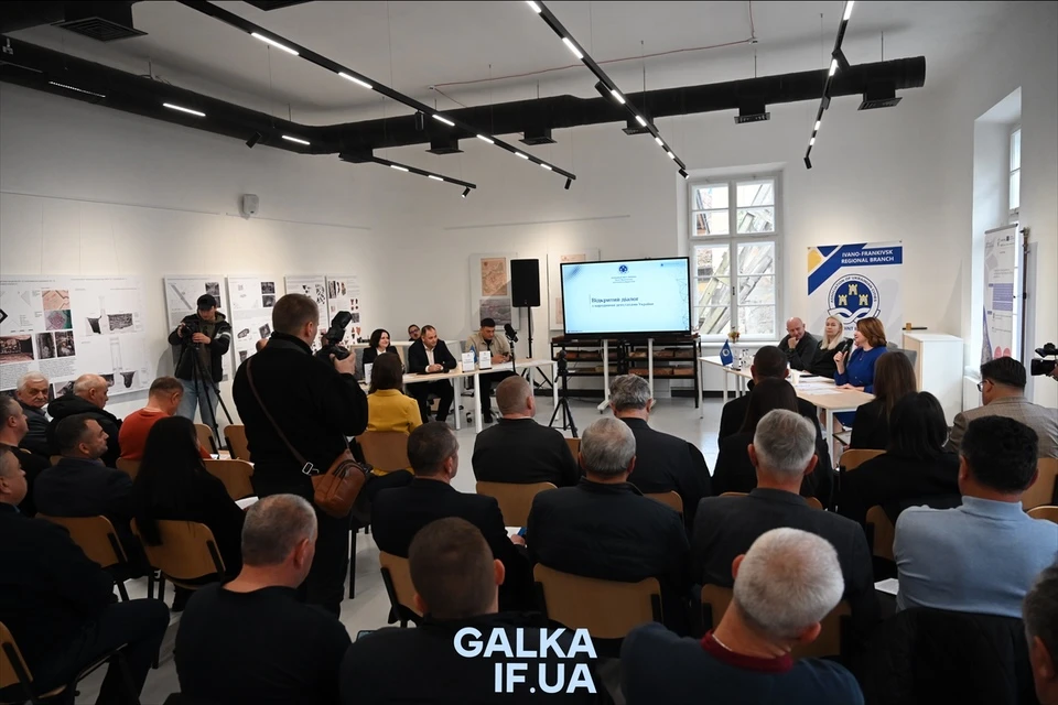 У Франківську обговорили формування Держбюджету-2026 та виклики для малих громад