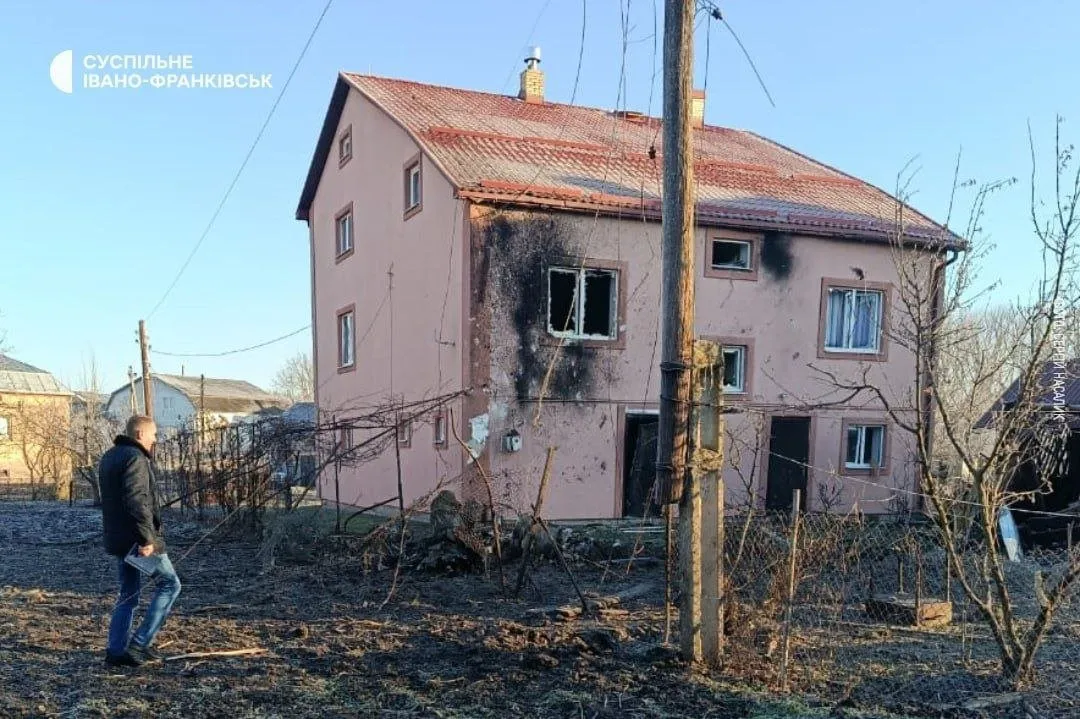 На Прикарпатті дев’ять будинків зазнали пошкоджень після ракетного й дронового удару