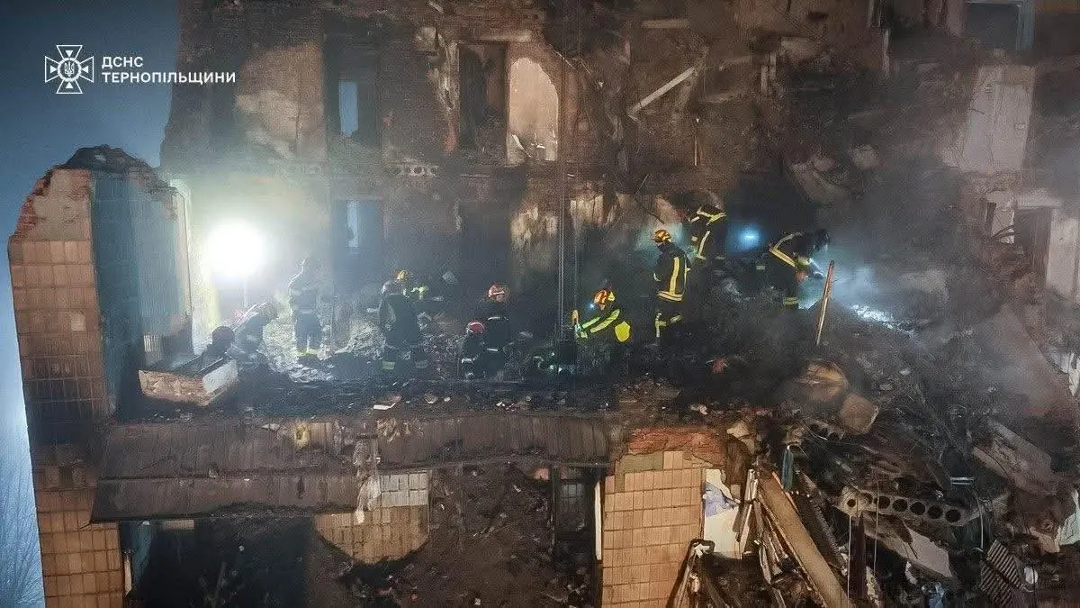 Кількість загиблих після удару по будинку в Тернополі знову зросла