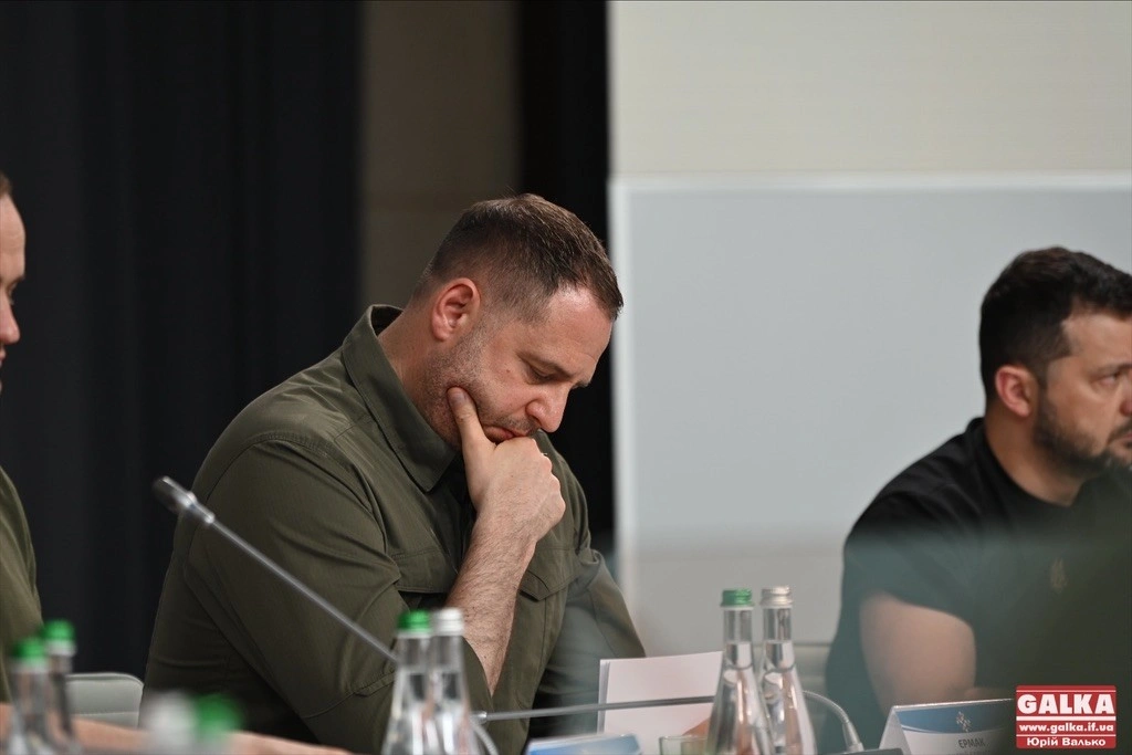 Єрмак подав у відставку: Зеленський оголосив про зміни в команді