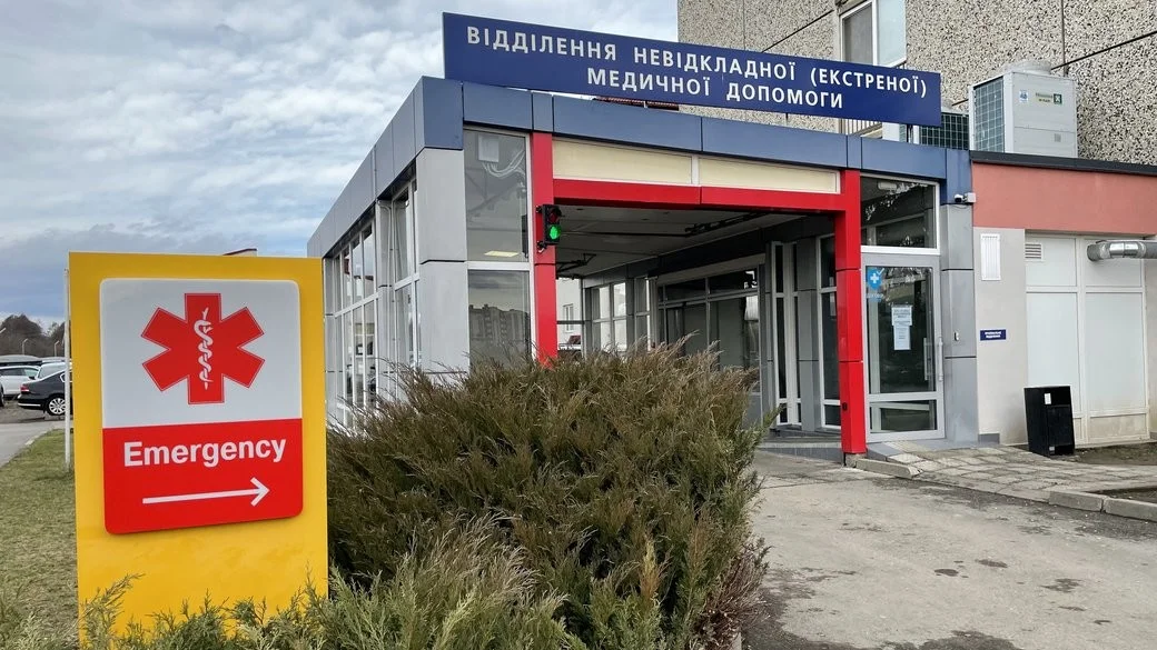 Постраждалі після ножового нападу в Івано-Франківську стабільні: лікарі розповіли про стан поранених