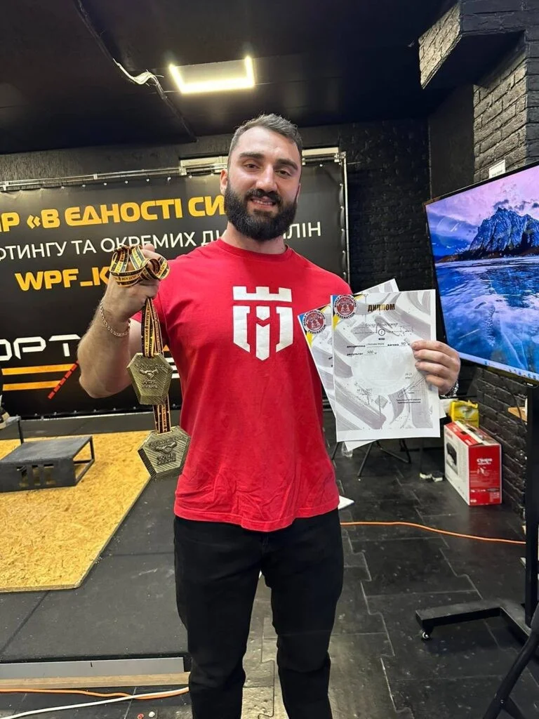 300 кілограмів на штанзі: студент медуніверситету з Франківська встановив національний рекорд
