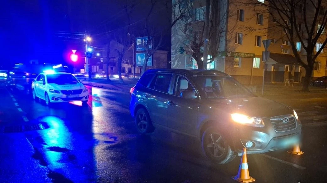 Вечірня аварія на Хоткевича: в Івано-Франківську під колеса Hyundai потрапив пішохід