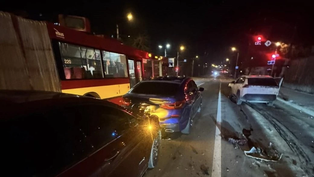 Масова аварія на Галицькій: три авто зіштовхнулися, водій Toyota під підозрою