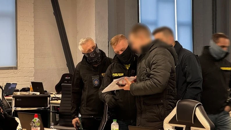 Міжнародна операція проти шахраїв: в Україні припинили роботу кол-центрів, що обкрадали європейців