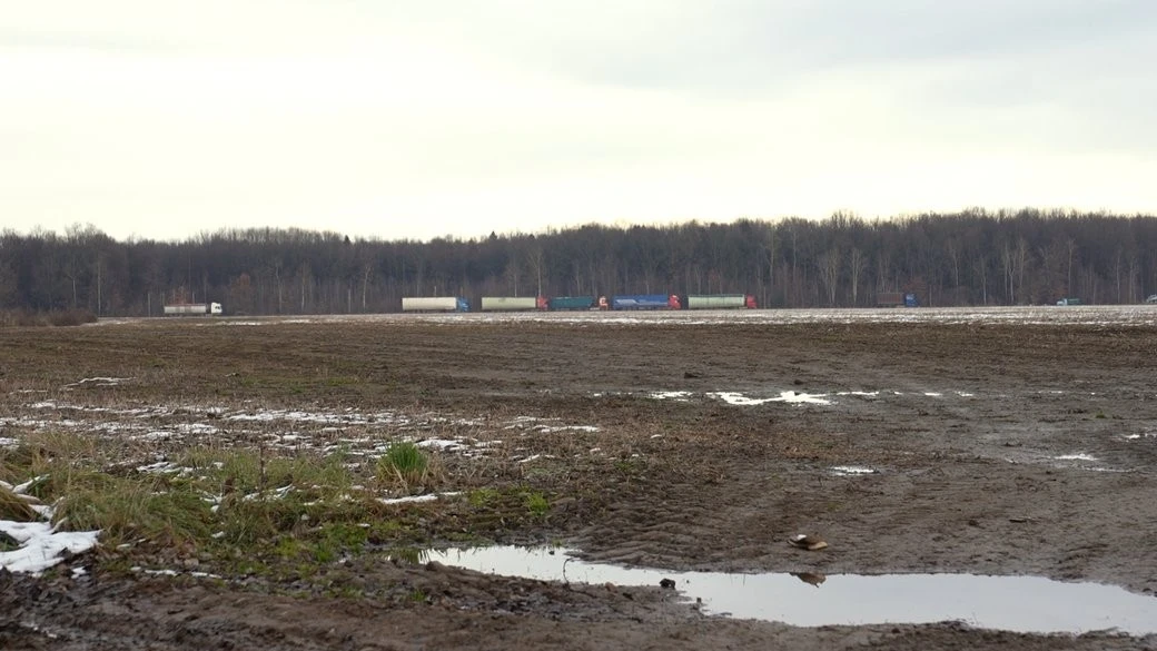 Сміттєвий полігон, що вийшов з берегів: як у Скобичівці відходи захопили чужі землі