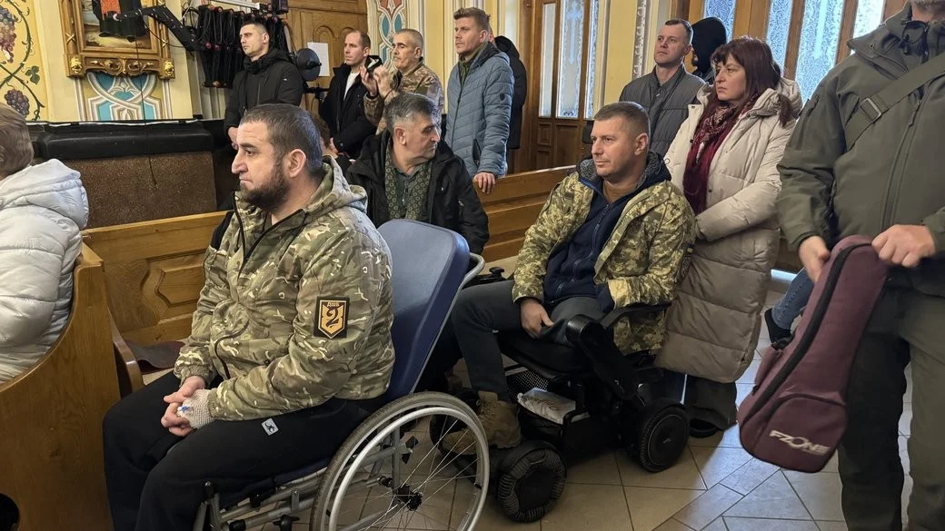Різдвяна коляда для героїв: у Франківську влаштували святковий концерт для військових та родин загиблих