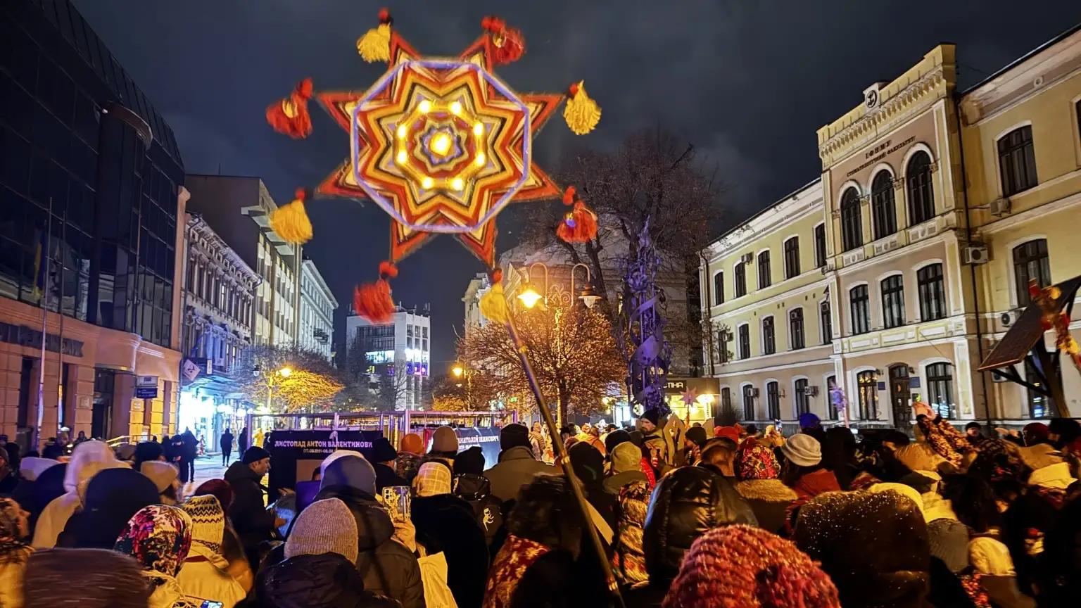 Франківці зустріли Різдво на вулицях із колядою та вертепом