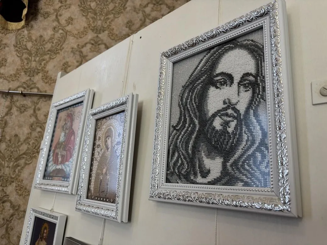 У Коломиї відкрили виставку унікальних вишитих ікон Віри Мандич