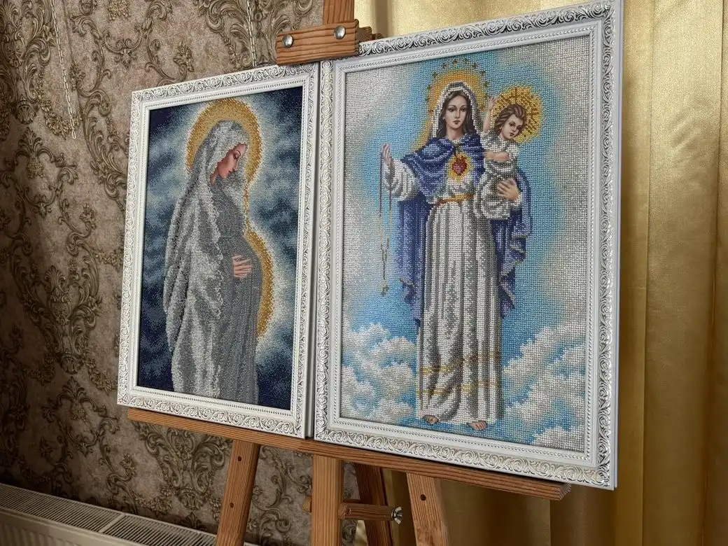У Коломиї відкрили виставку унікальних вишитих ікон Віри Мандич