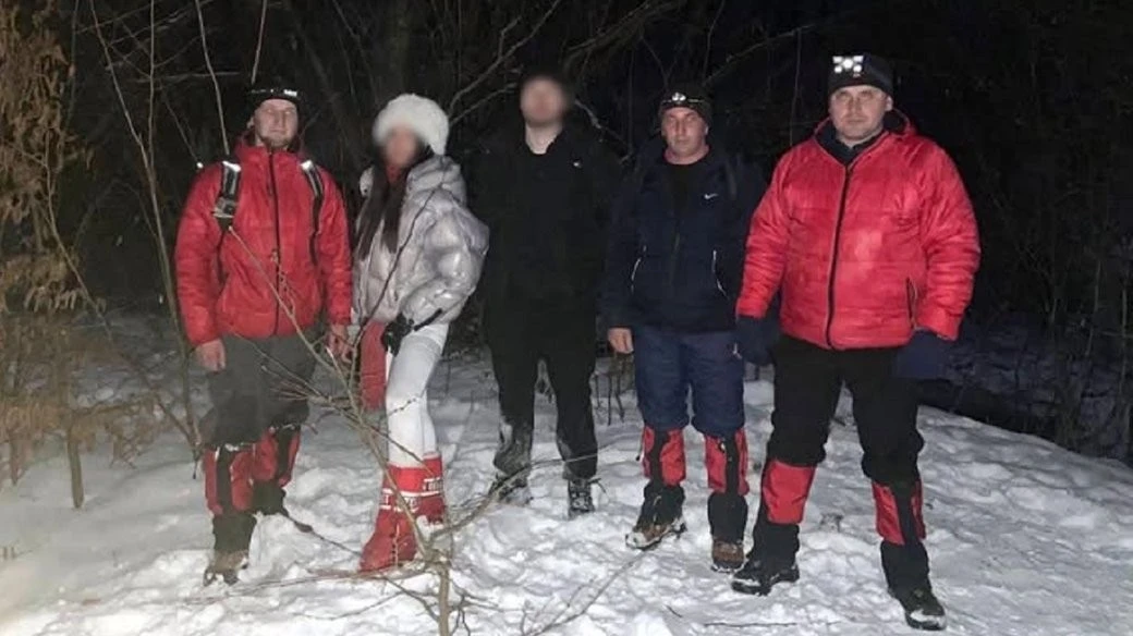 Крок до лісу замість святкового столу: у Карпатах напередодні Нового року загубилися туристи