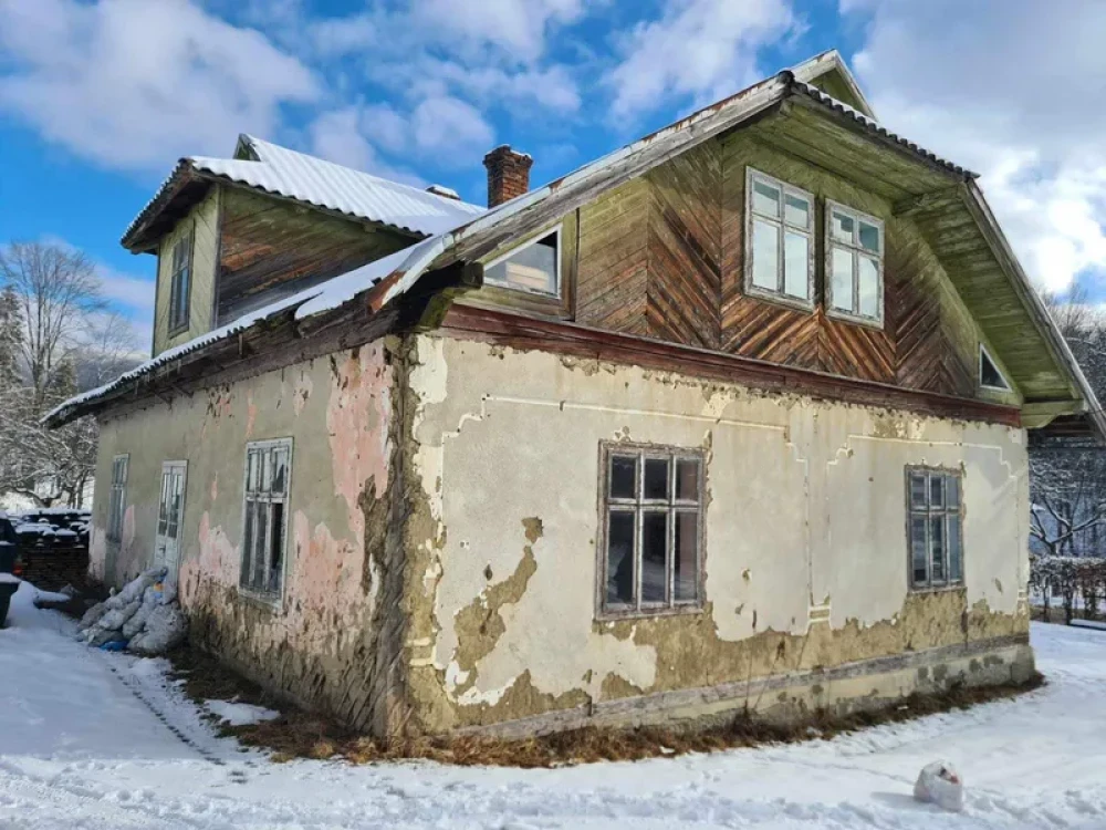 Колишня школа на Косівщині виставлена на продаж