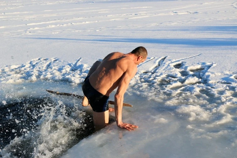 Водохреще без ризику: як безпечно зануритися в крижану воду