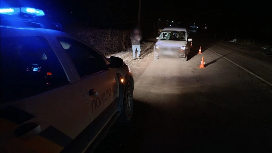 Смертельна ДТП у Стопчатові: автомобіль збив пішохода на темній дорозі