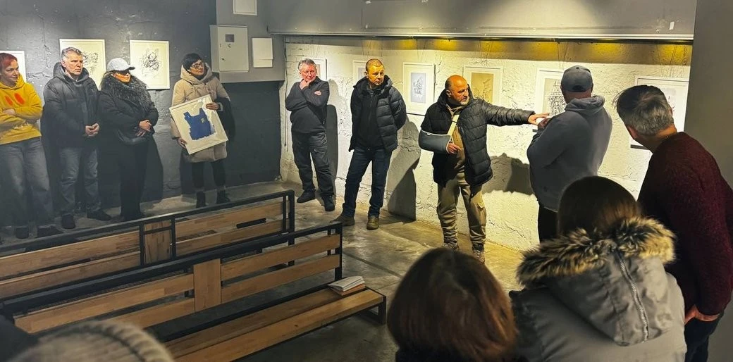 У Івано-Франківську відкрилася виставка графіки, створена травмованими руками митців