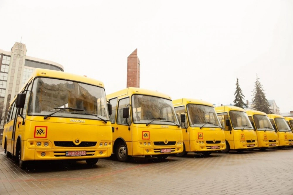 Нові правила і великі кошти: як Прикарпаття закуповуватиме шкільні автобуси у 2026 році