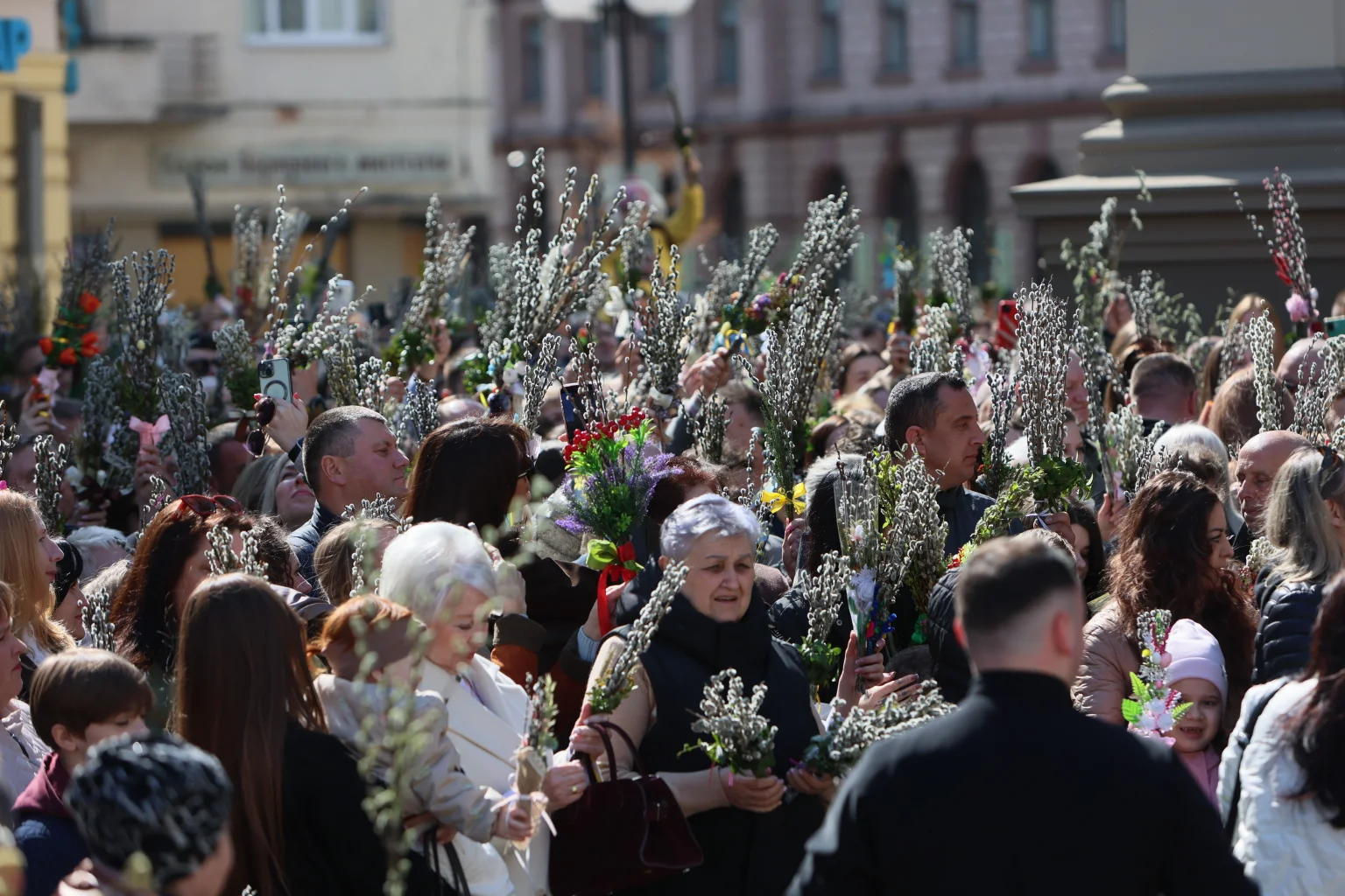 Віра під час війни: як франківці зустріли Вербну неділю