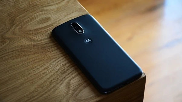 Смартфони Motorola: як зрозуміти, який формат вам ближчий