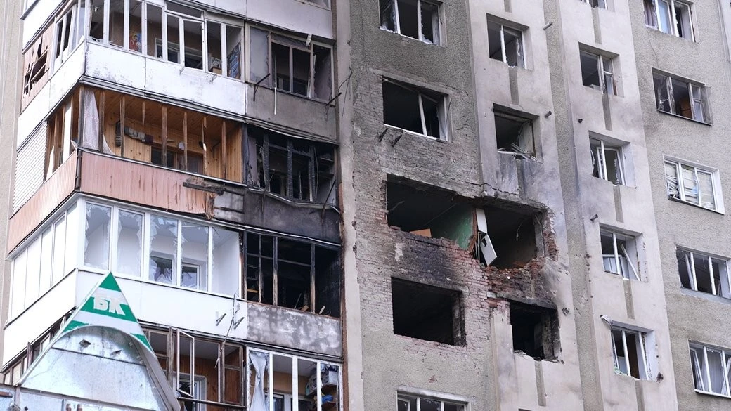 Наслідки повітряного терору: в Івано-Франківську зафіксували аварійне житло після удару безпілотника