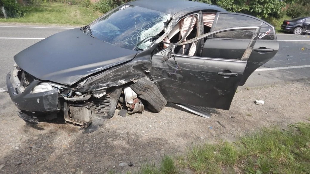 Масштабна дорожня аварія на Прикарпатті: у потрійній ДТП з вантажівкою постраждав калушанин