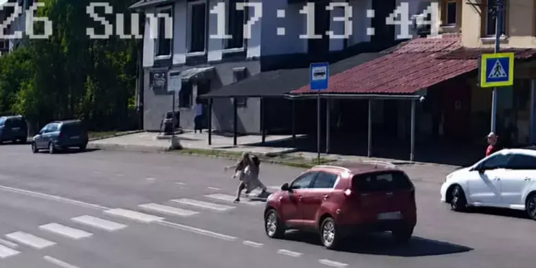 ДТП у Калуській громаді: під колеса легковика потрапили двоє пішоходів