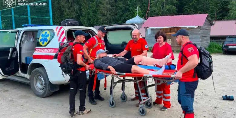Екстрена допомога в горах та лісах: успішні операції прикарпатських рятувальників
